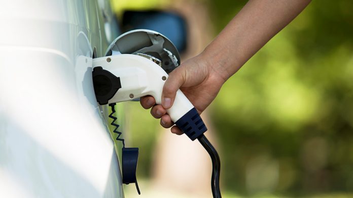 Charging battery of an electric car - optimised EastLink