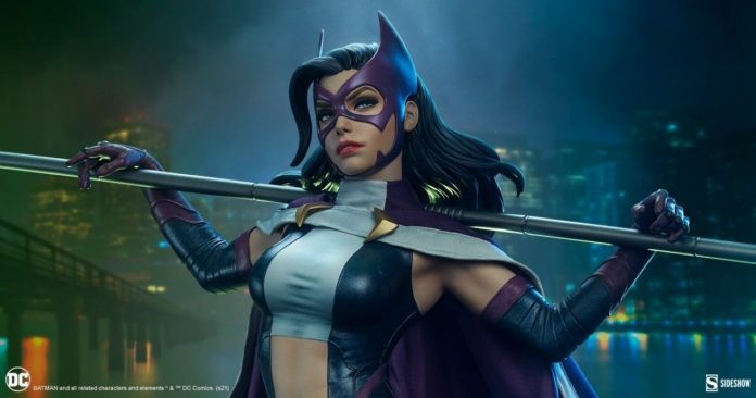Huntress Premium Format Figure by Sideshow

