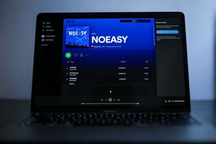 album cover of "NoEasy" by Stray Kids