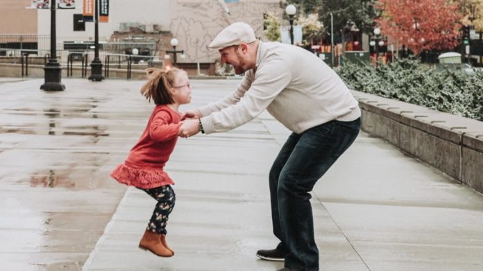 'Aorta Borealis': Father and Little Daughter Make Music Inspired by Their Health Troubles - WCCO

